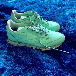 retro MINT reebok’s. slightly worn womens sneakers